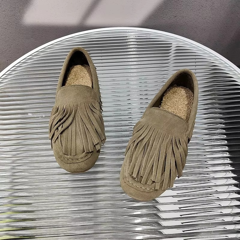 Women's mossy green cowhide leather tassel flats spring 2024 flexible fit everyday shoe