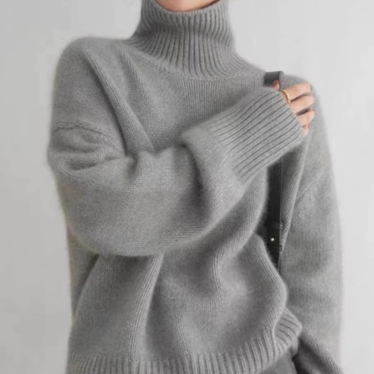 Women's thick cashmere high neck pullover sweater in cozy knit for luxurious warmth