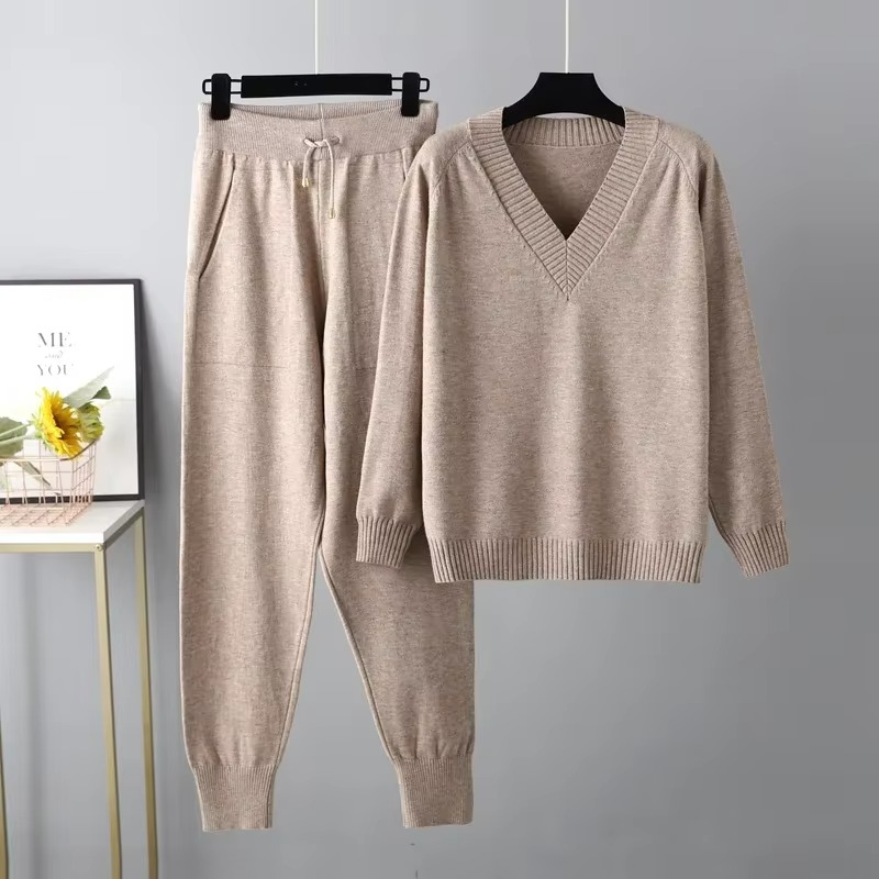 Women's knitted V-neck sweater and pants two-piece set in cozy relaxed-fit autumn winter style