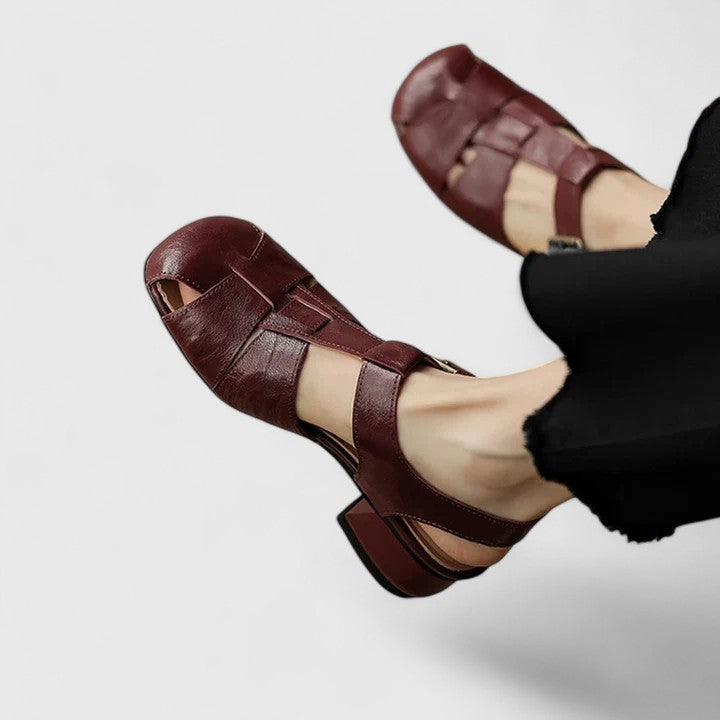 Women's closed-toe cutout comfort sandal breathable supportive fit casual everyday warm-weather style