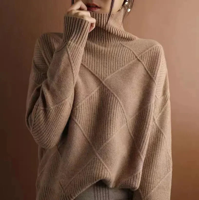 Women's ivory diamond knit cashmere turtleneck sweater with tailored fit and lightweight warmth