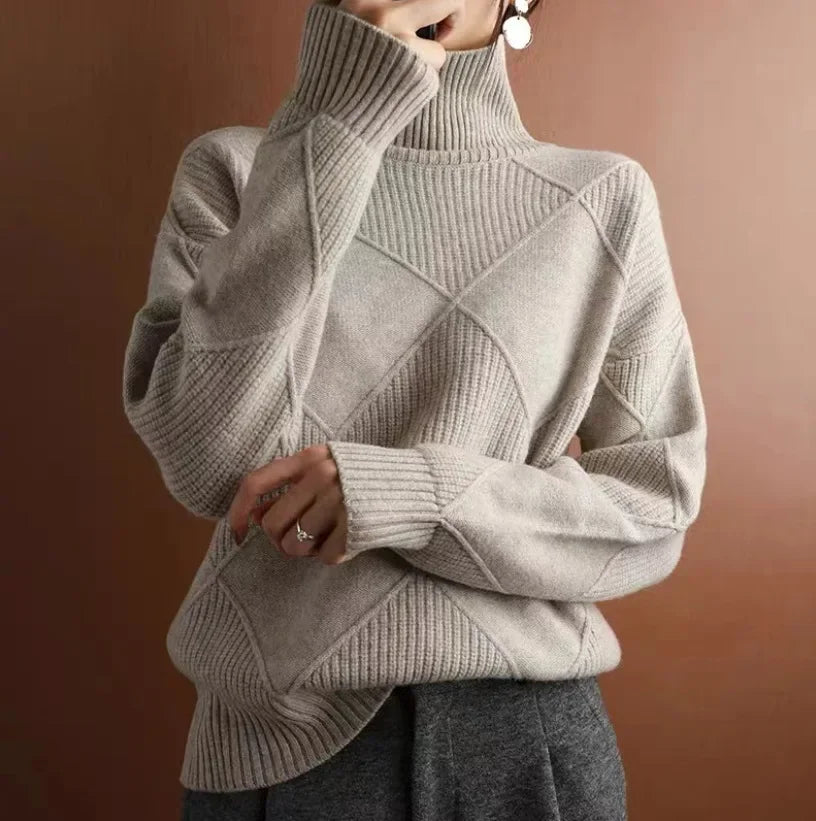 Women's ivory diamond knit cashmere turtleneck sweater with tailored fit and lightweight warmth