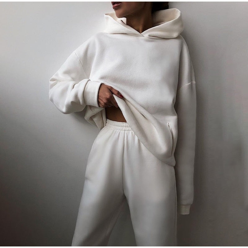 Women's oversized gray cotton jogging set with hood and elastic waist for relaxed comfort