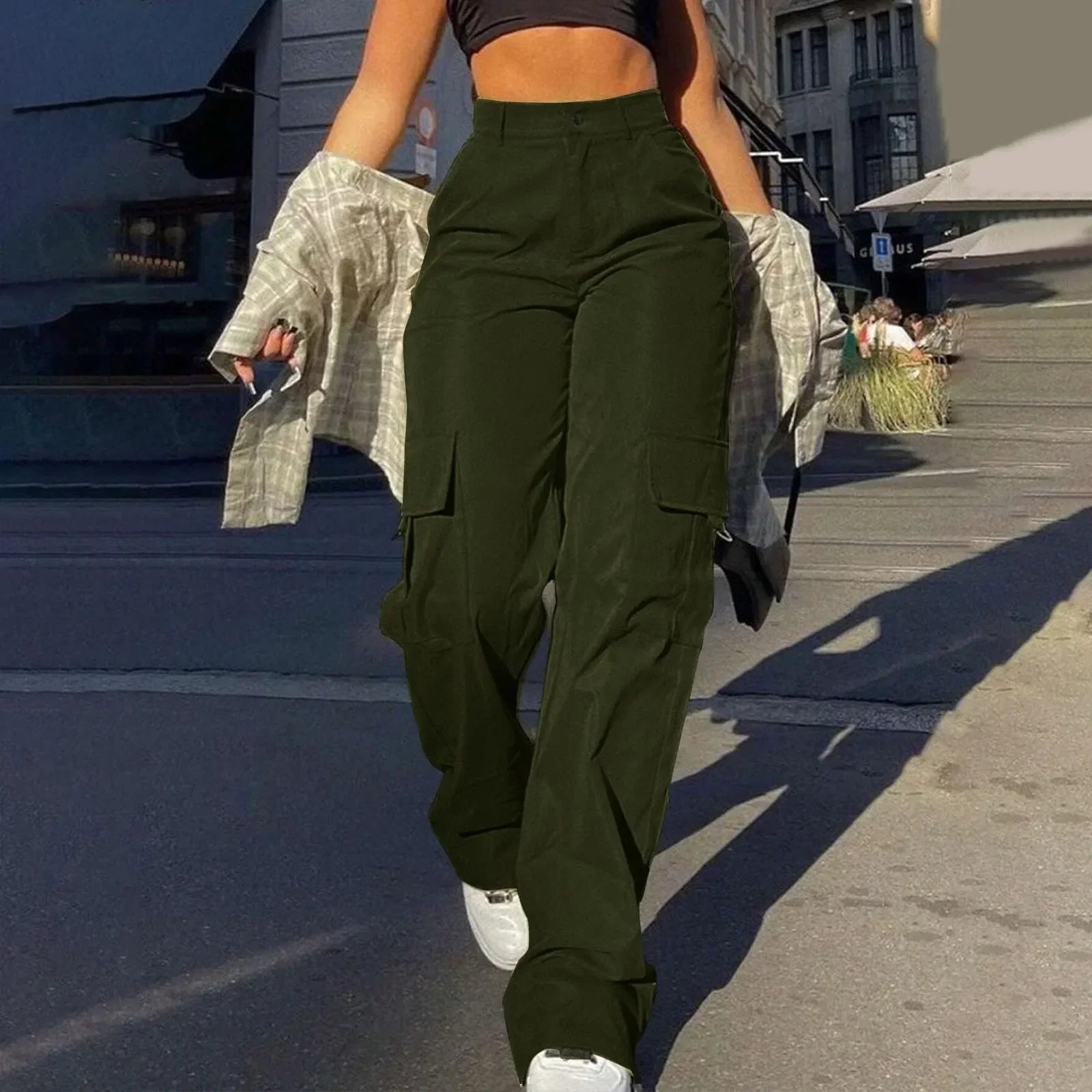 Women's high-waist cargo trousers streetwear style with flattering silhouette and practical pockets