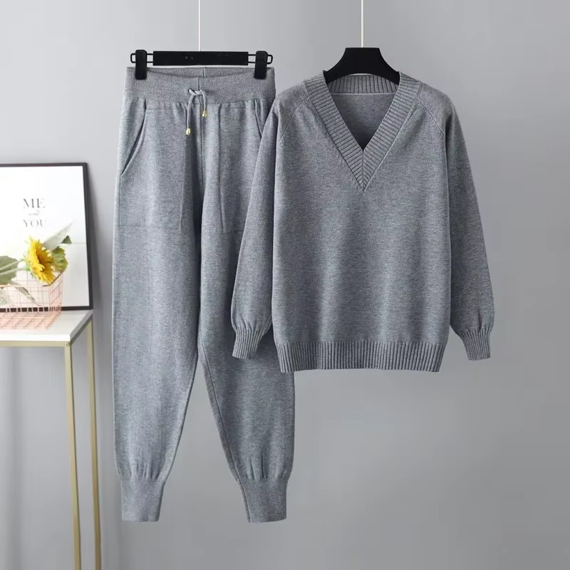Women's knitted V-neck sweater and pants two-piece set in cozy relaxed-fit autumn winter style
