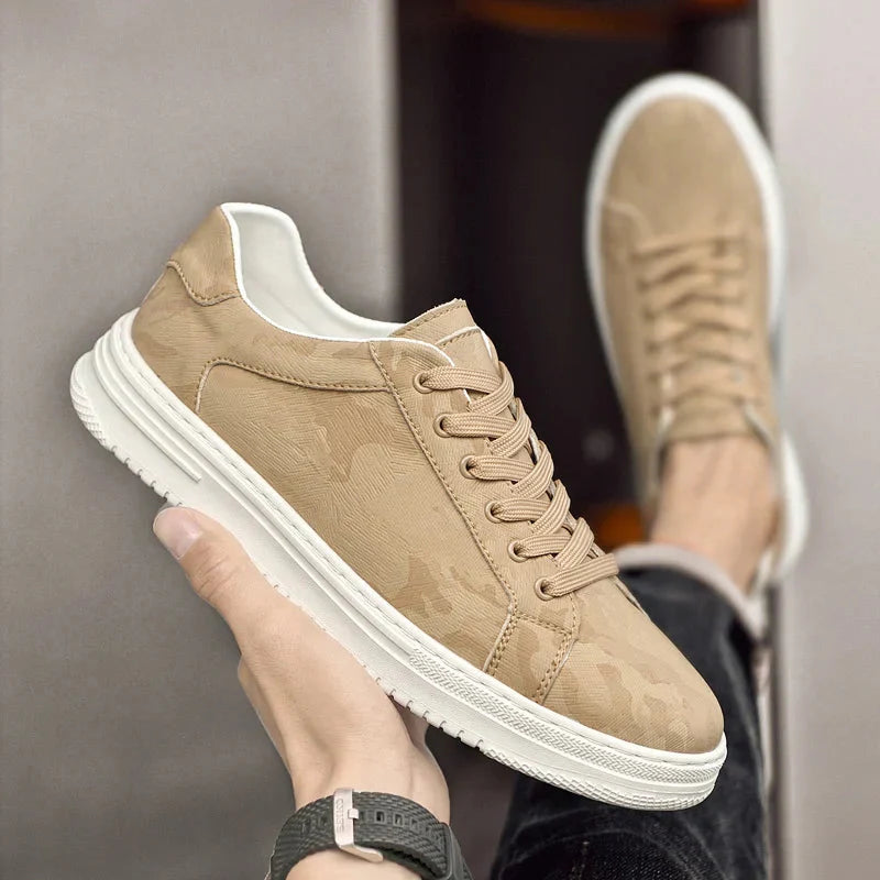 Men's textured leather low-top platform sneakers with lace-up closure and orthopedic comfort sole