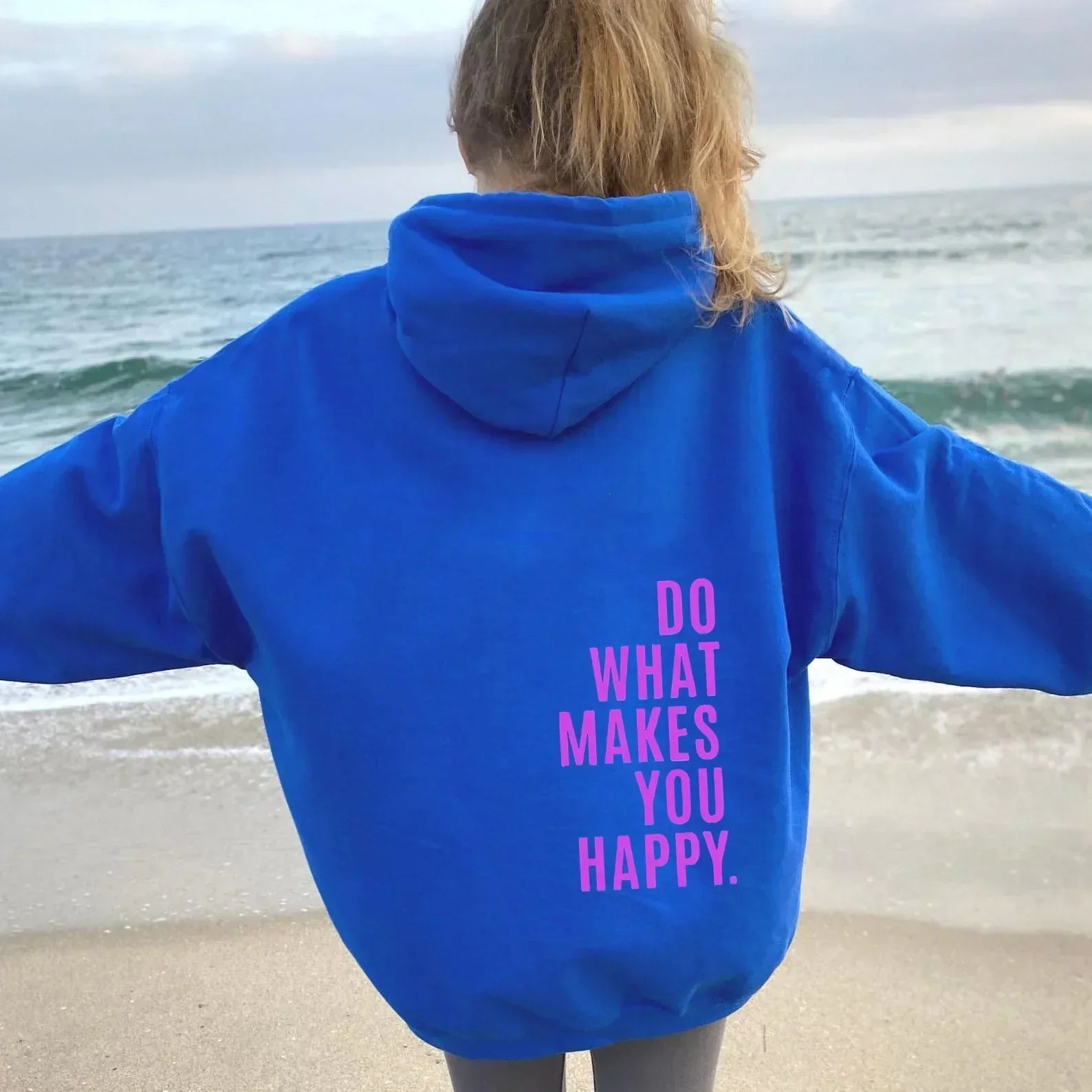 Women's cozy casual hoodie relaxed silhouette everyday comfort travel-ready all-season versatile pullover