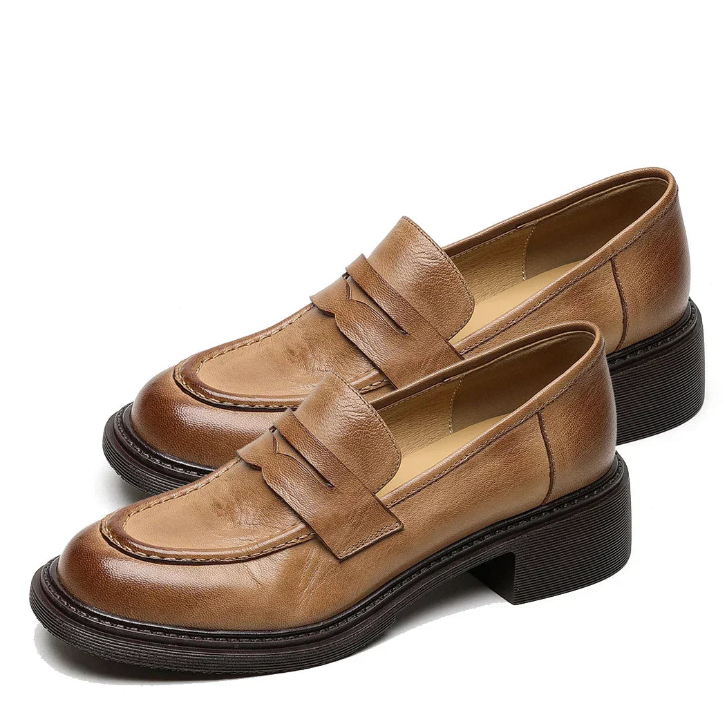 Women's leather T-strap shoes in classic silhouette with fine stitching for all-day professional comfort