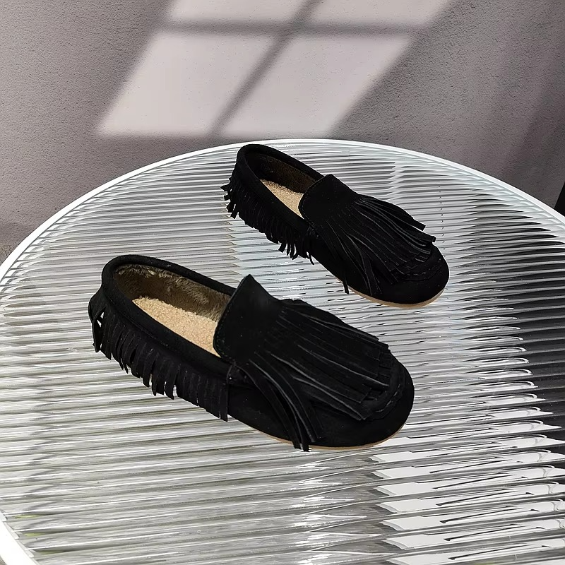 Women's mossy green cowhide leather tassel flats with flexible fit, spring 2024 casual elegant style