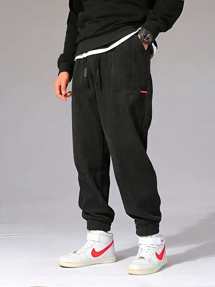 Men's casual fit joggers with elastic waistband, relaxed silhouette for everyday comfort and mobility