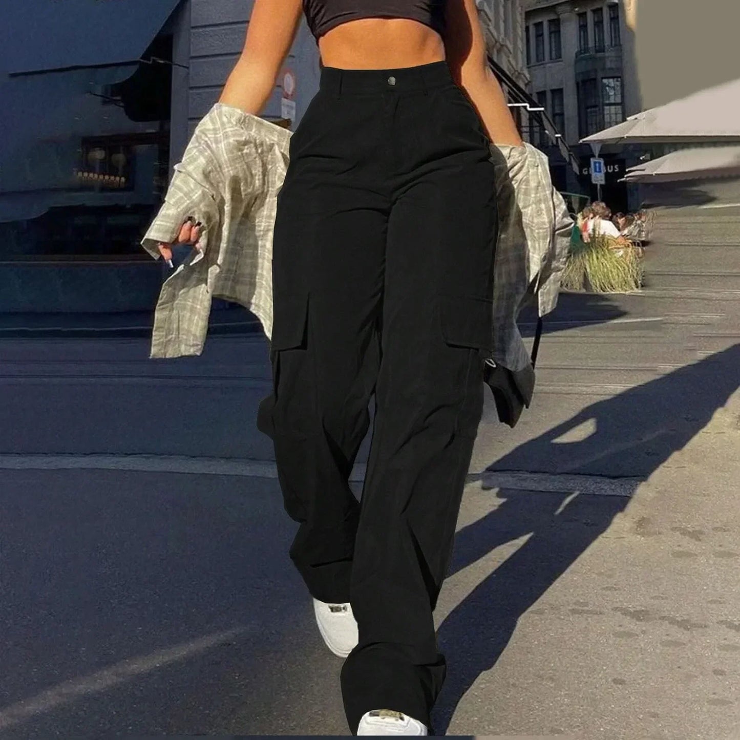 Women's high waist cargo trousers in street style with flattering rise and practical cargo pockets
