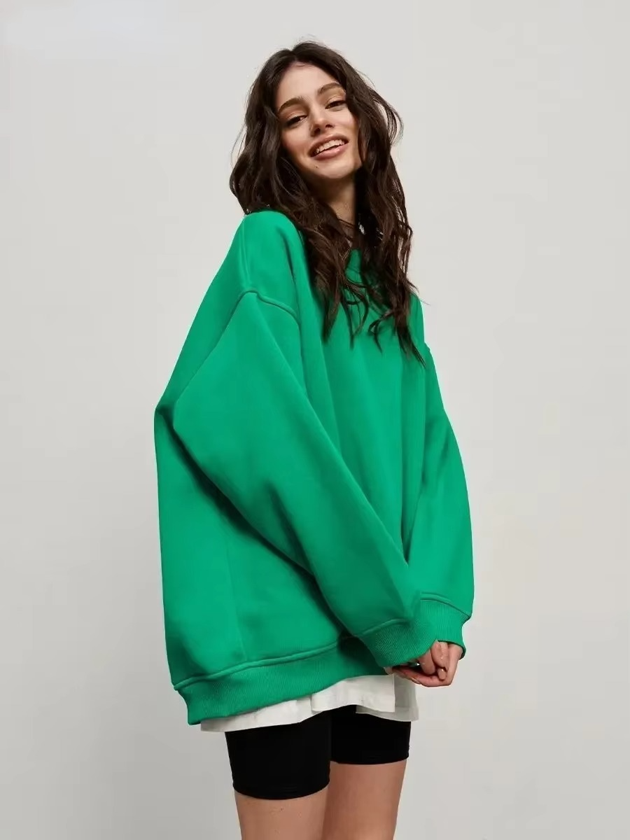 Women's oversized fleece hoodie pullover, loose fit sweatshirt in cozy plush fabric for casual style
