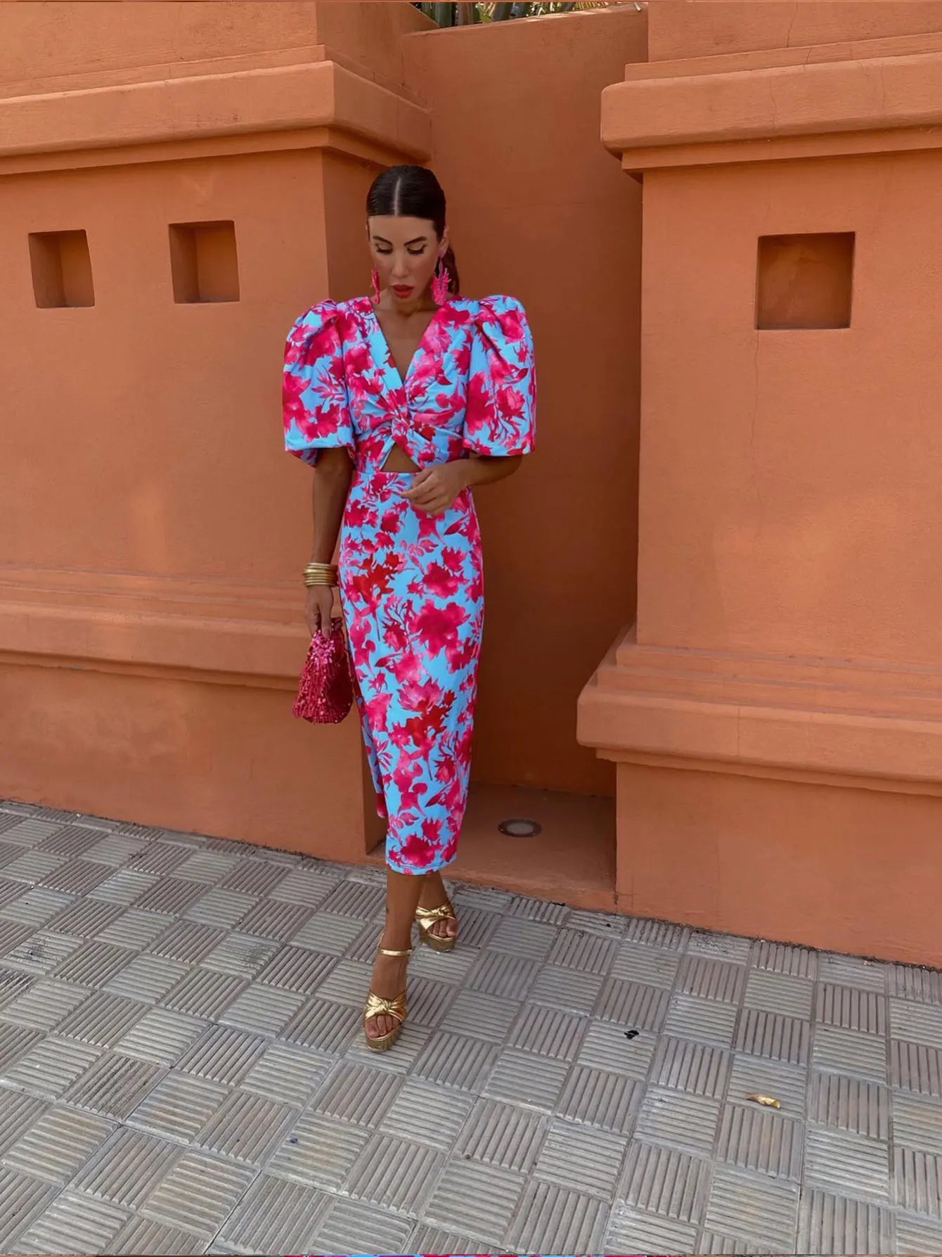 Women's vibrant pleated dress with elegant pleated sleeves, versatile style for everyday and special occasions