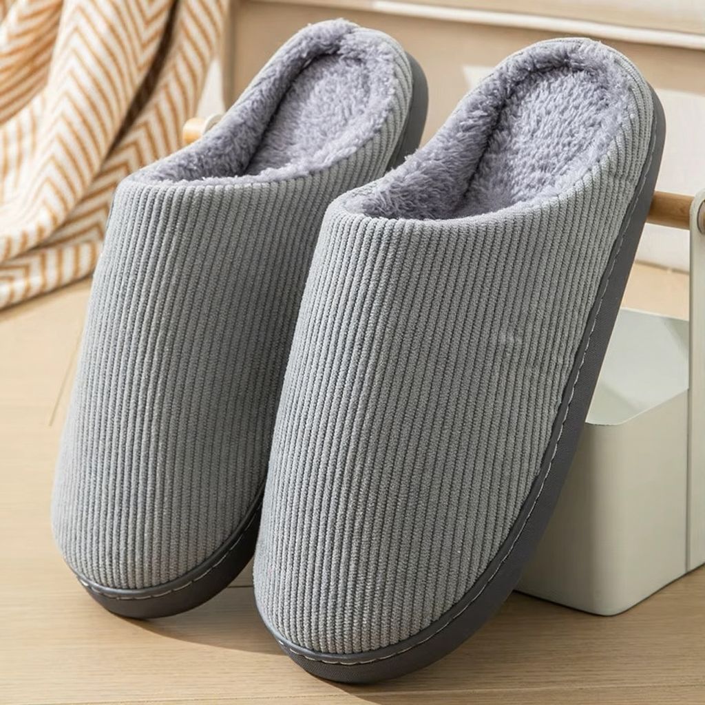 Women's plush indoor slippers faux fur lining thick cushion sole non-slip cozy warmth home footwear