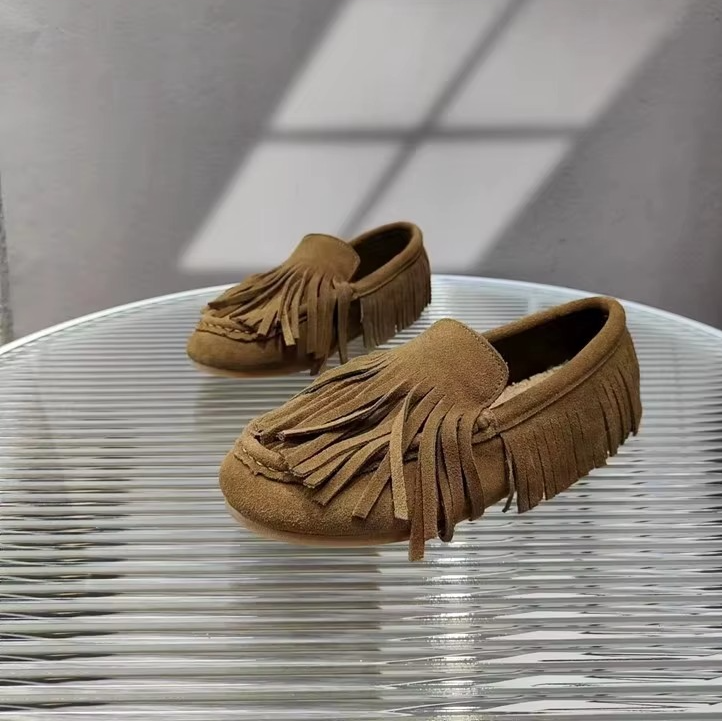 Women's mossy green cowhide leather tassel flats with flexible fit, polished spring style