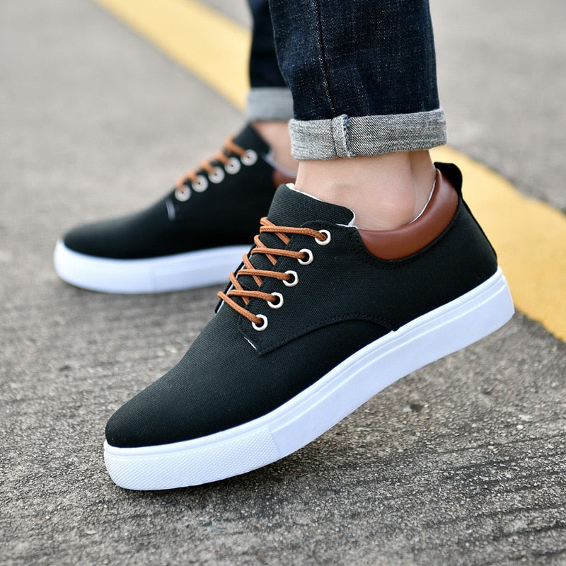 Men's two-tone collar low-profile lace-up sneakers lightweight casual everyday comfort