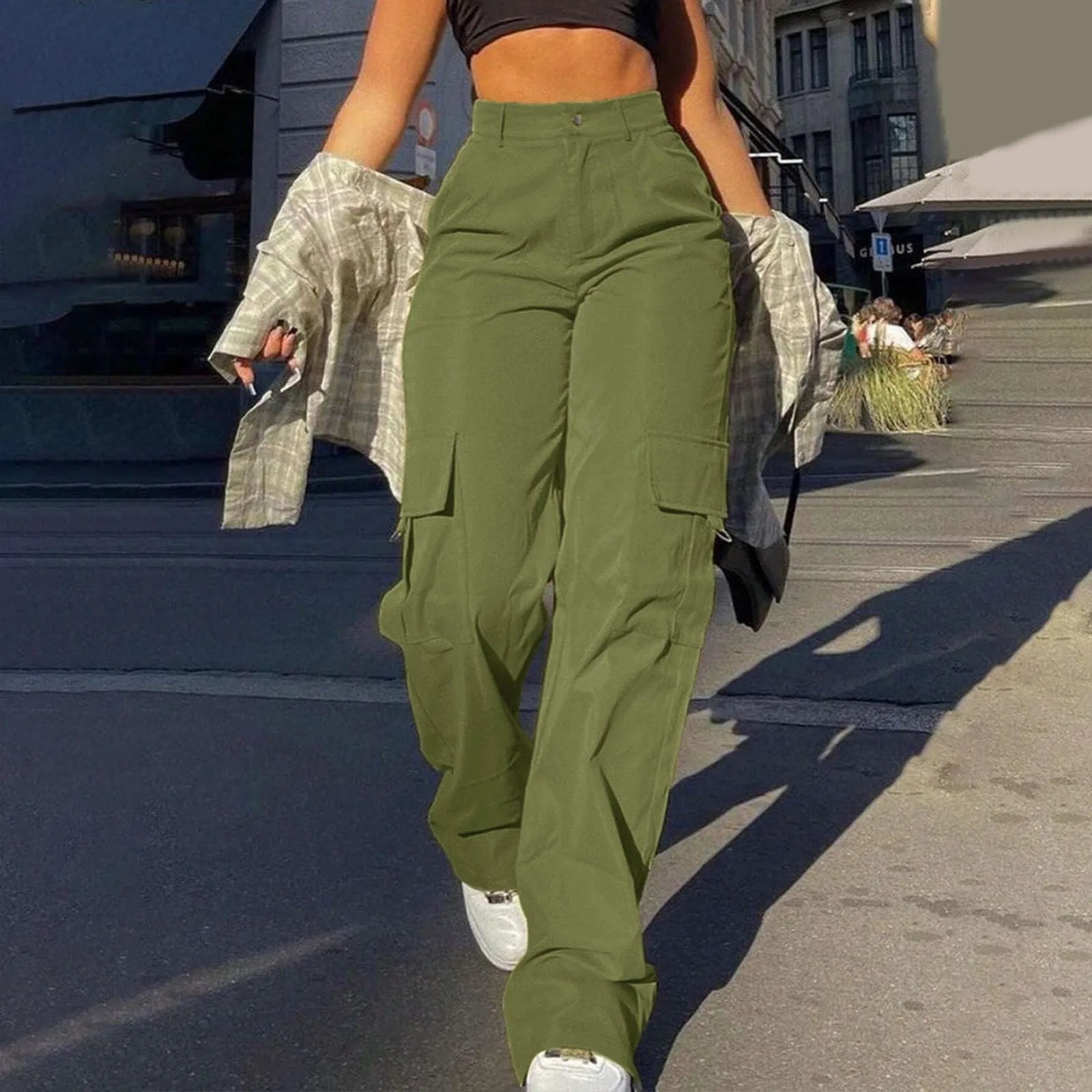 Women's high-waist cargo trousers in streetwear style with flattering rise and practical cargo pockets