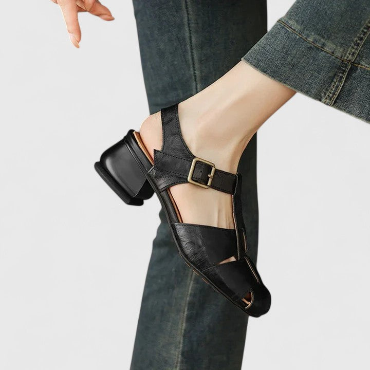 Women's closed-toe cutout comfort sandal breathable supportive fit casual everyday warm-weather style
