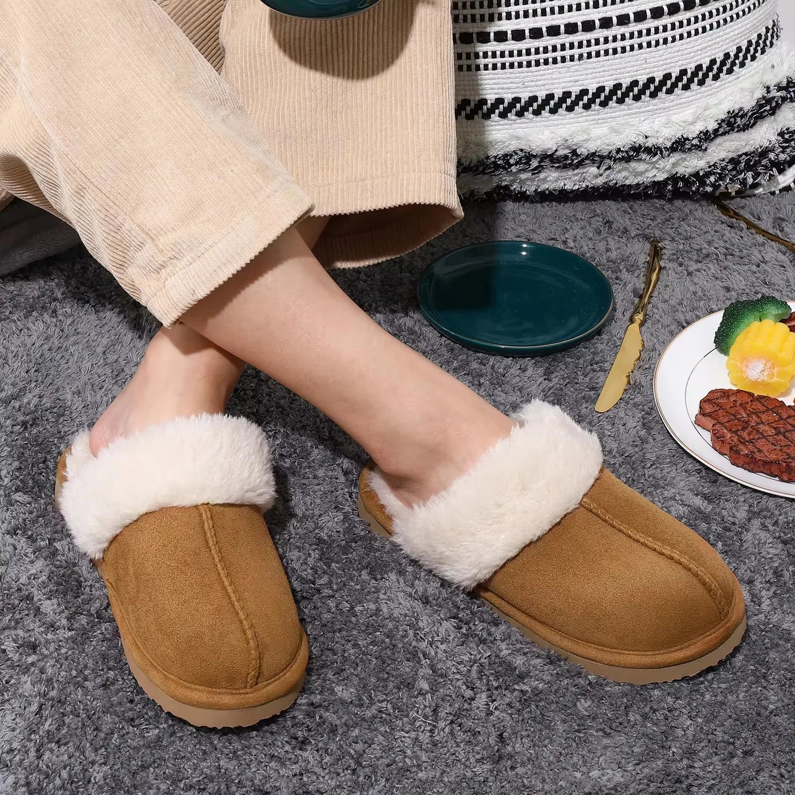 Women's plush fur indoor slippers cozy soft fluffy texture warm slip-on home footwear