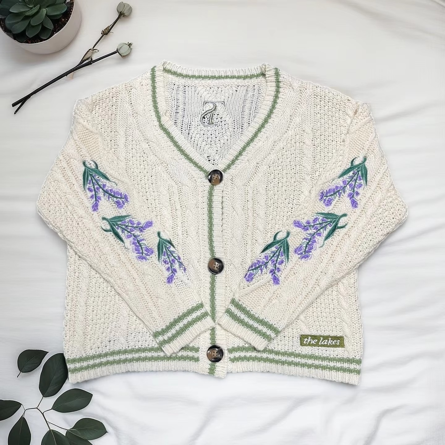 Women's autumn red maple leaf embroidered midweight knit cardigan with cozy seasonal charm