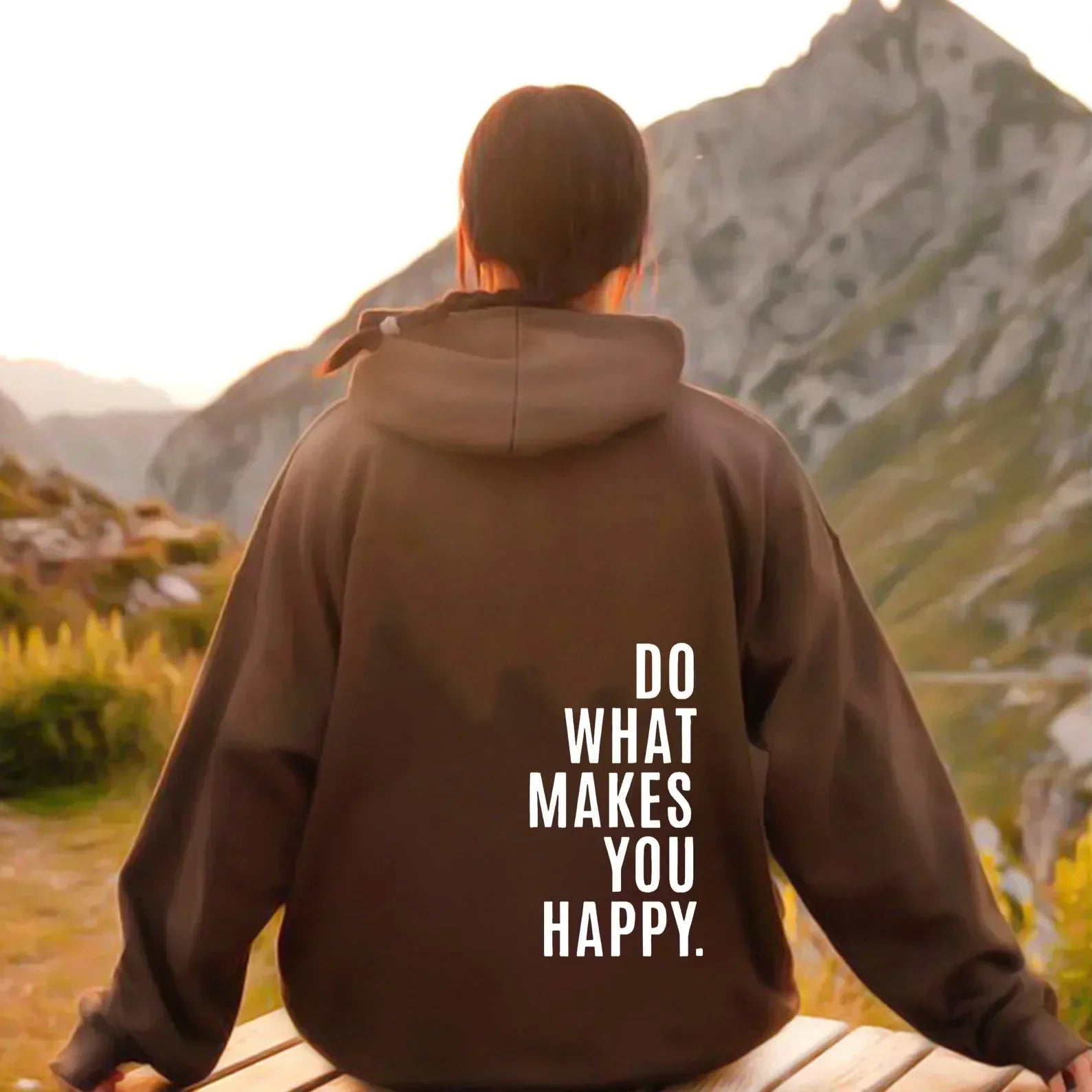 Women's cozy casual hoodie relaxed silhouette everyday comfort travel-ready all-season layering piece
