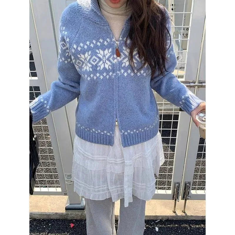 Women's beige loose-fit knit cardigan jacket with zip-up closure and cozy retro Korean-inspired style