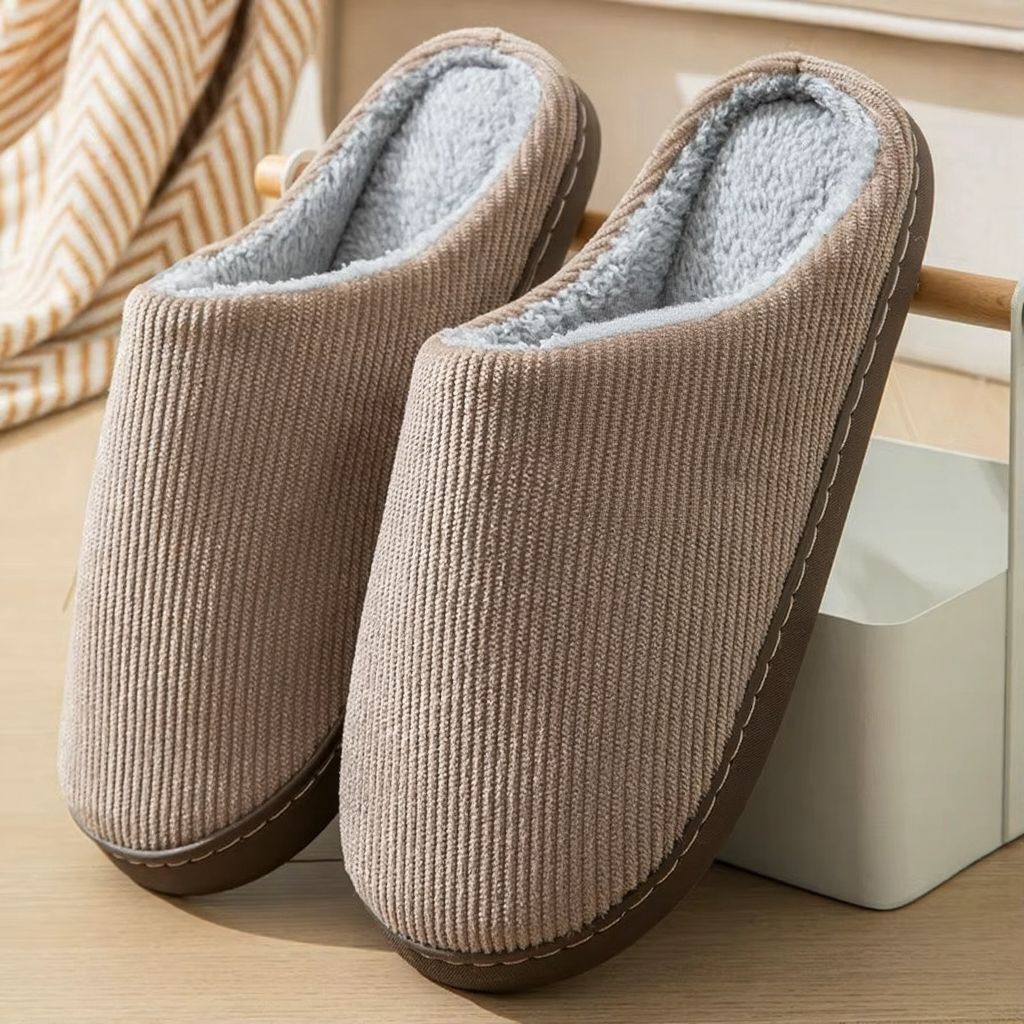 Women's plush indoor slippers faux fur lining thick cushion sole non-slip cozy winter warmth