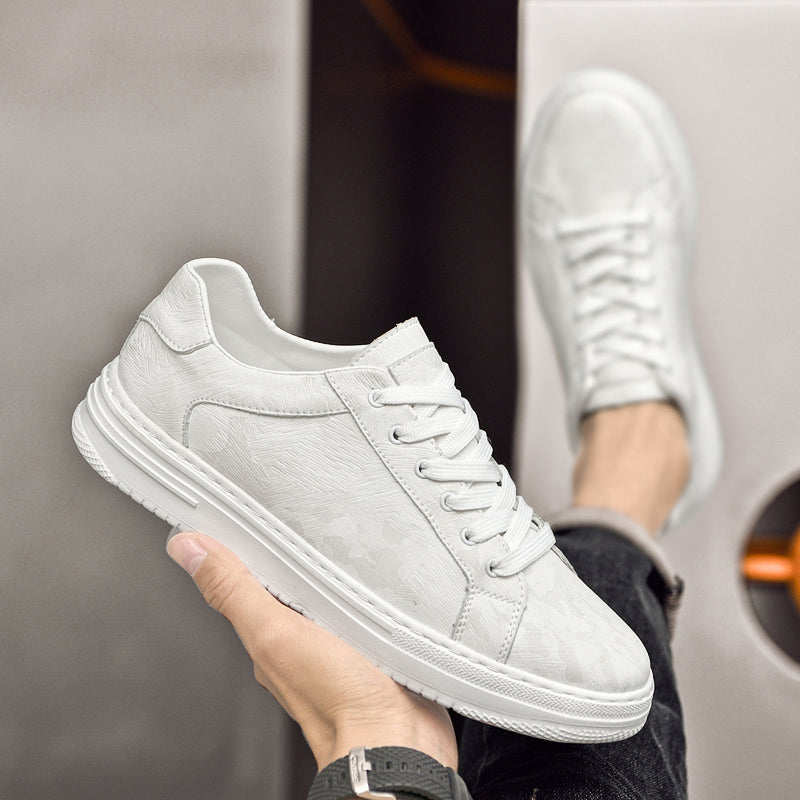 Men's textured leather low-top platform sneakers with lace-up closure and orthopedic cushioned sole