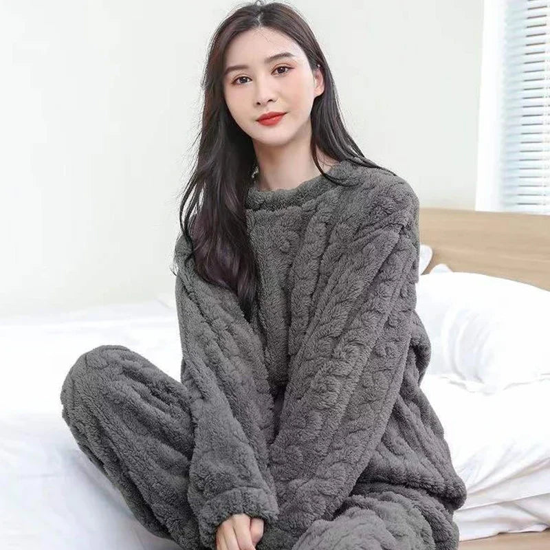 Women's cozy winter loungewear set loose fit soft fabric warm relaxed silhouette all-day comfort