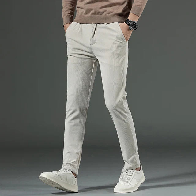 Men's relaxed pleated-front trousers with ribbed side pockets in neutral tones for casual fall wear