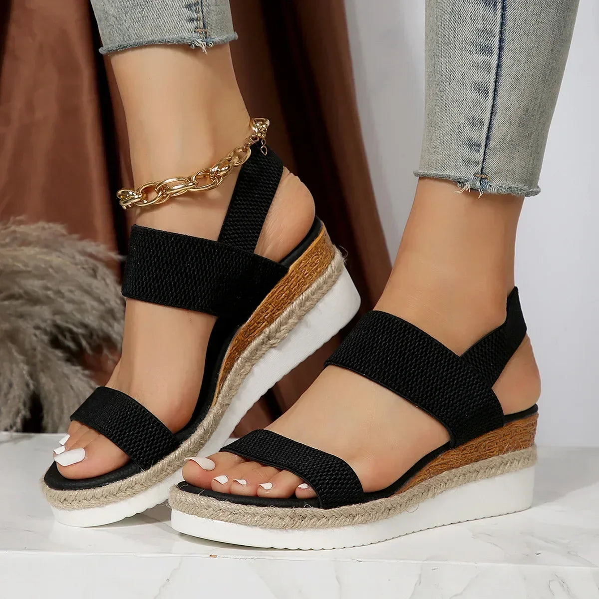 Kinsley women's slip-on sandals with elastic straps, casual everyday style for warm weather
