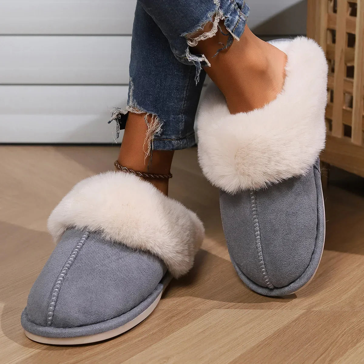 Women's plush fur indoor slippers cozy soft fluffy texture warm home comfort slip-on style
