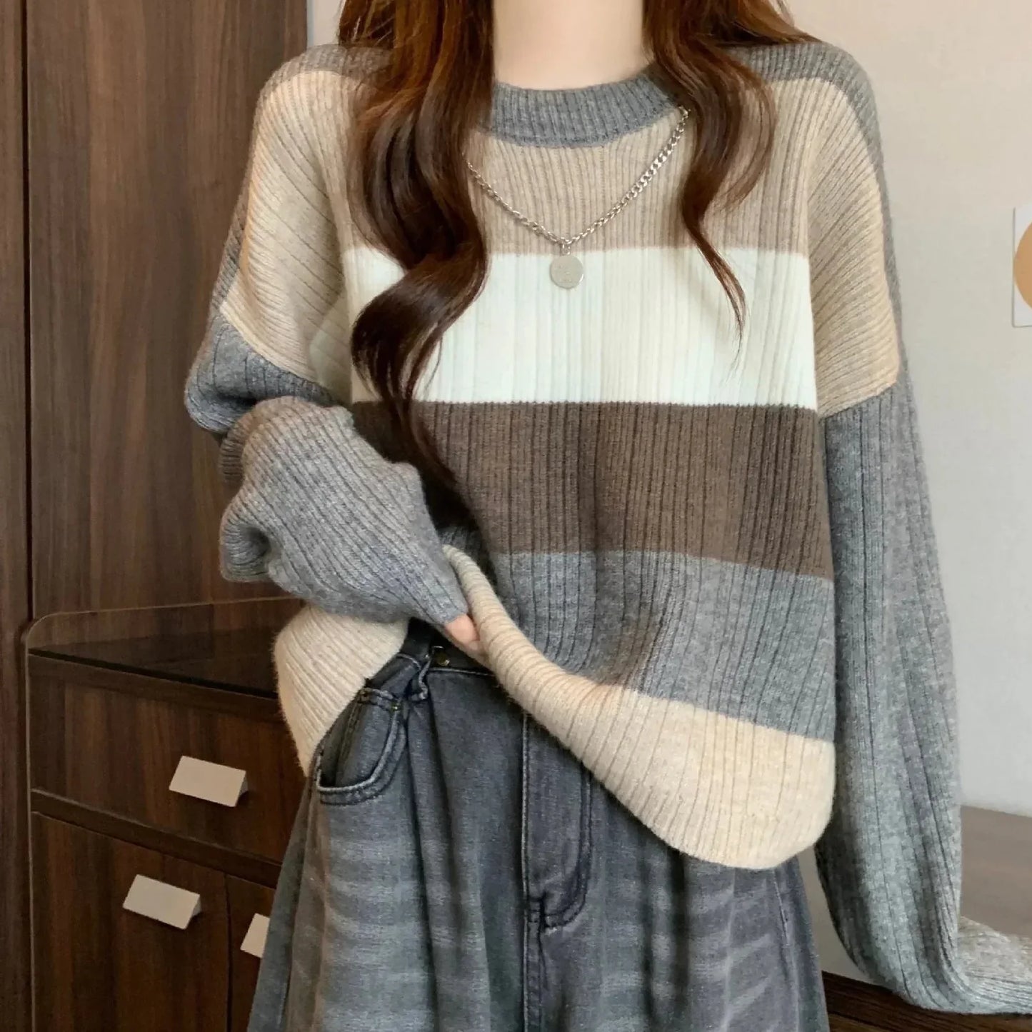 Women's ivory cashmere turtleneck sweater, relaxed cropped fit with luxurious soft knit texture