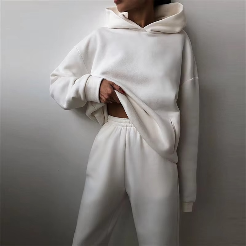 Women's cozy two-piece tracksuit set oversized hoodie and long pants relaxed fit fall casual wear