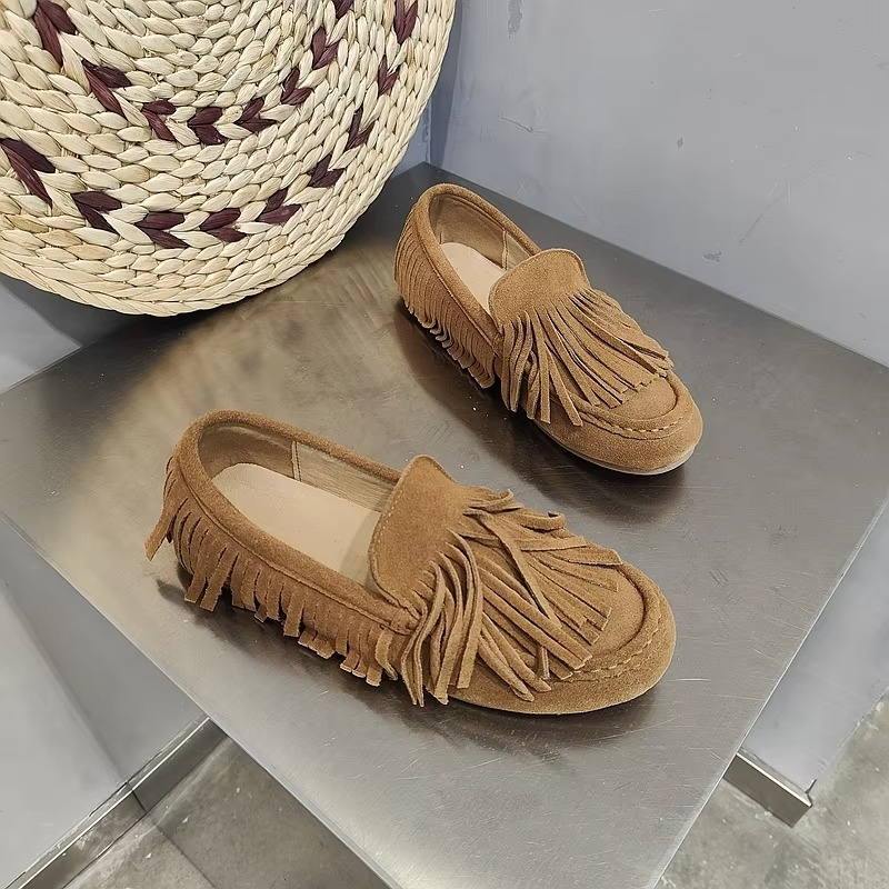 Women's mossy green cowhide leather tassel flats with flexible fit, spring 2024 casual elegant style