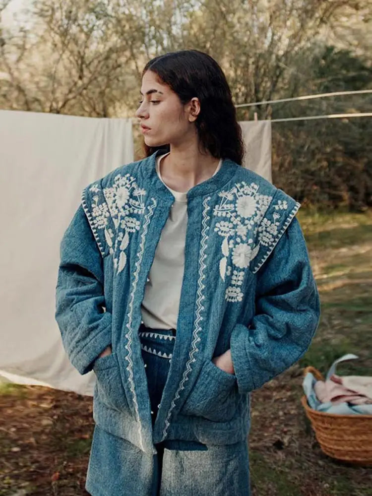 Women's lightweight straight-cut floral embroidered jacket with round neck and long sleeves for spring