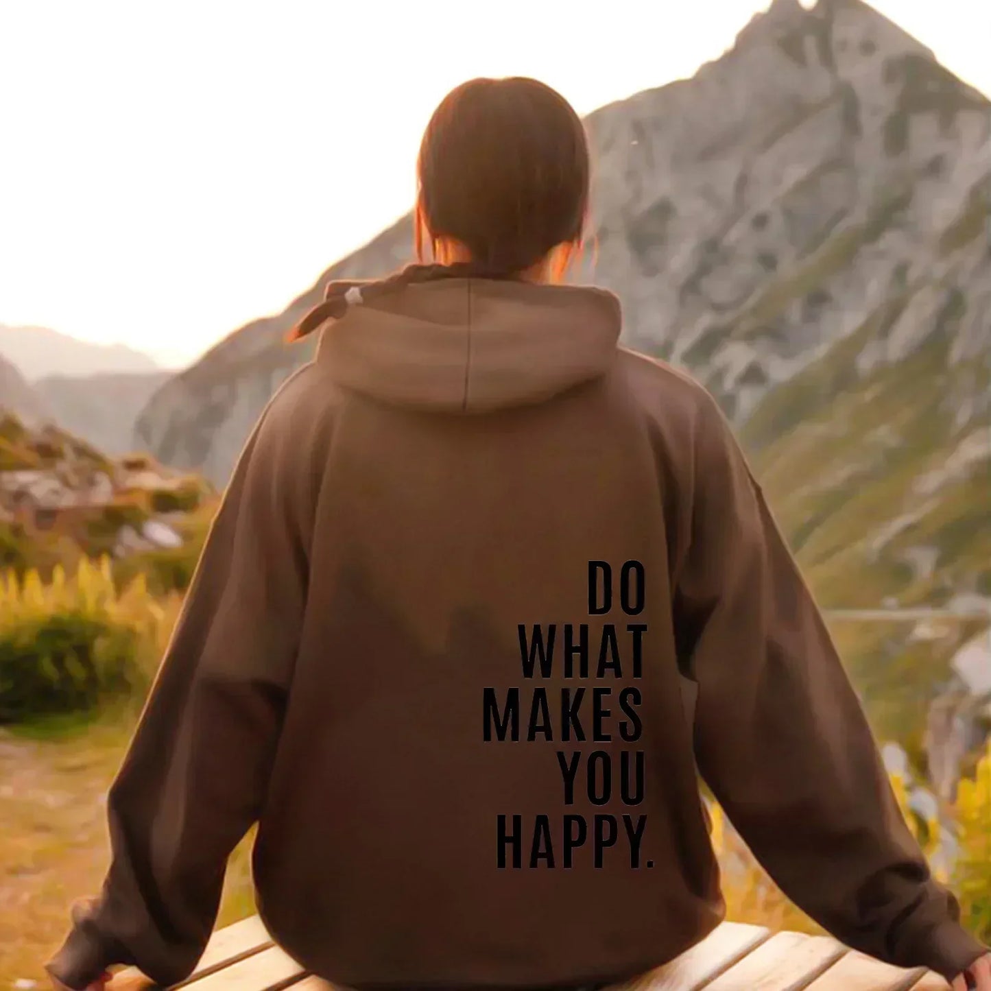 Women's cozy casual hoodie relaxed silhouette everyday comfort travel-ready all-season layering piece