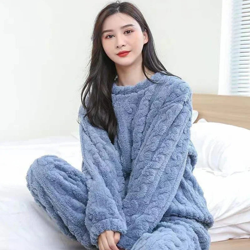 Women's cozy winter loungewear set loose fit soft fabric relaxed silhouette all-day comfort