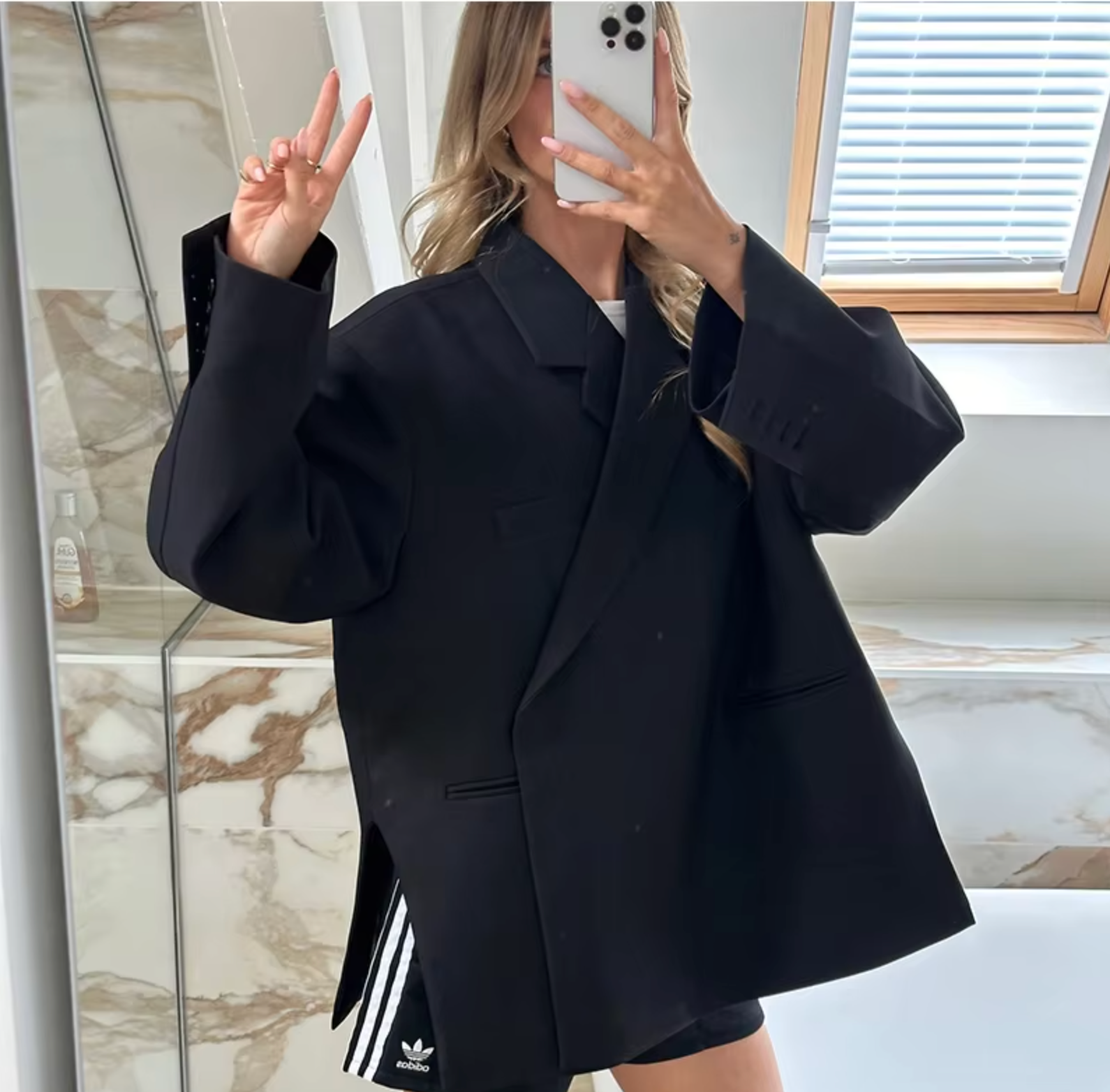 Women's oversized blazer relaxed silhouette versatile day-to-night layering style
