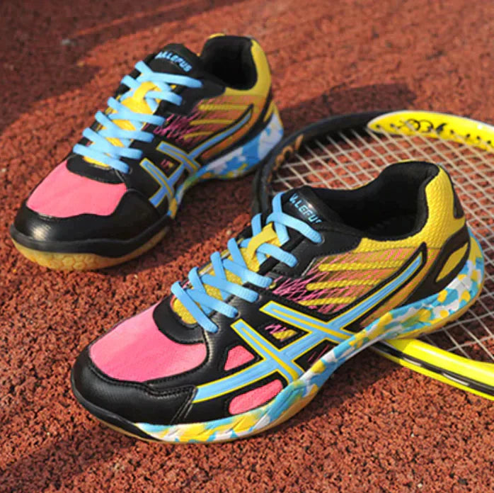 Lightweight breathable training shoes in dynamic colorway, ultra-light sole for active athletes
