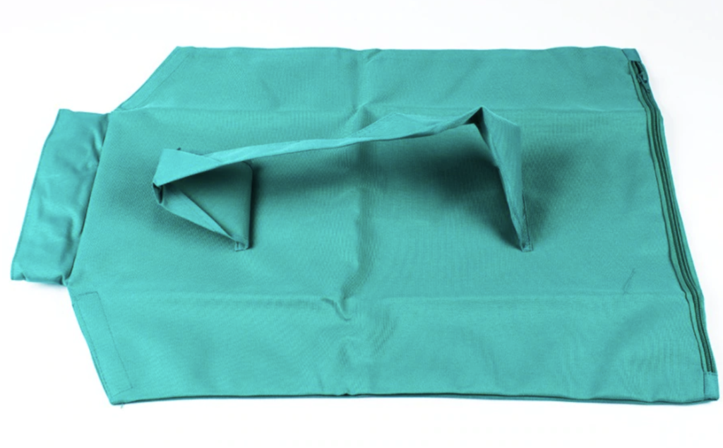 Breathable Oxford fabric all-in-one pet carrier bag with paw openings for cats and small dogs
