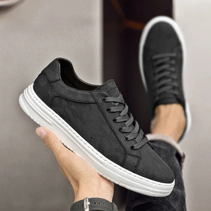 Men's textured leather platform low-top sneakers with lace-up closure and orthopedic cushioned sole