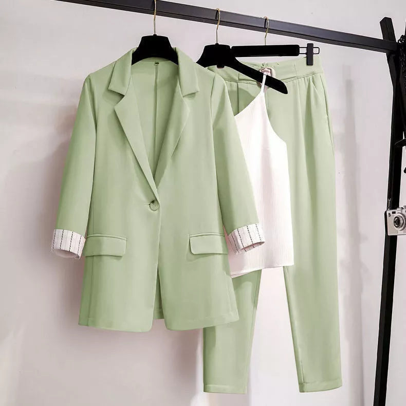 Women's three-piece tailored blazer single-button classic lapel with flap pockets professional fit