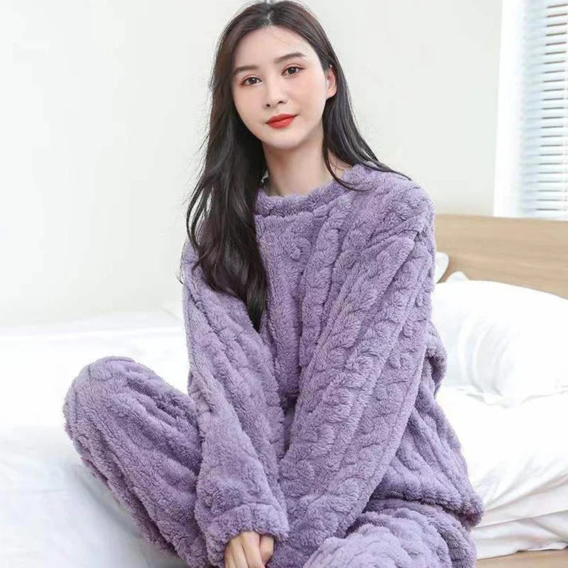 Women's cozy winter loungewear set loose relaxed fit soft fabric warm all-day comfort