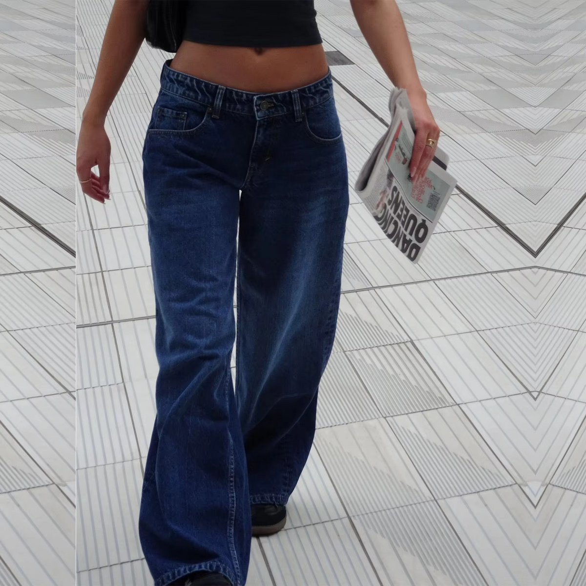 Women's retro washed mid-rise straight leg jeans in vintage blue soft cotton denim flattering fit