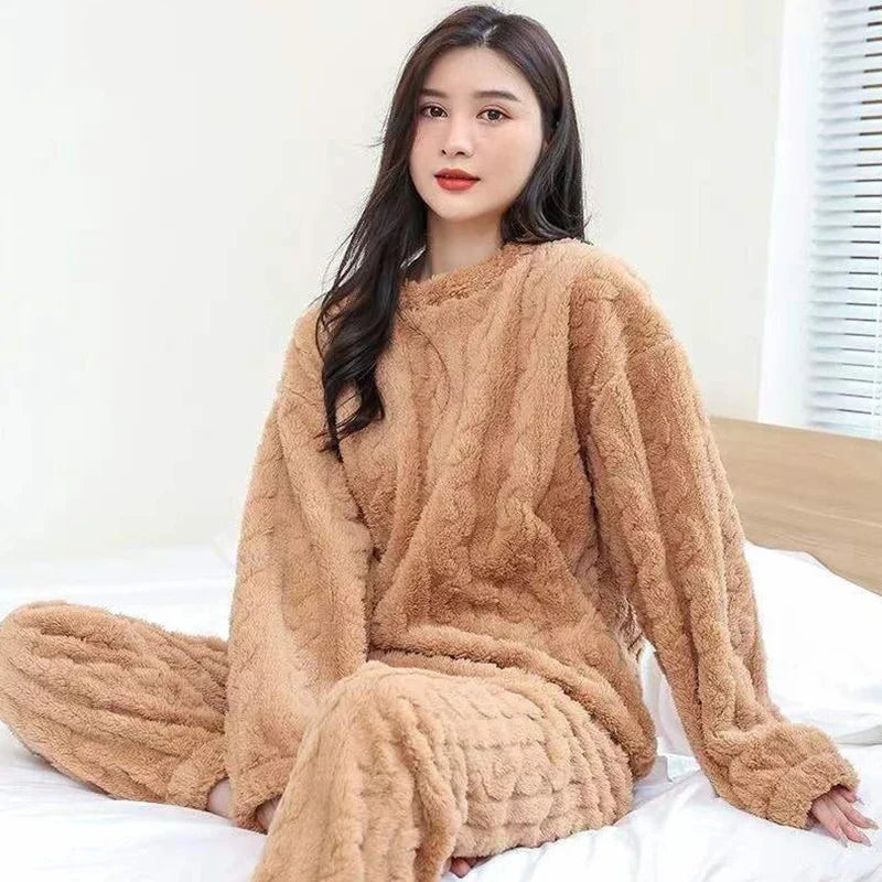 Women's cozy winter loungewear set loose fit soft fabric warm relaxed silhouette all-day comfort