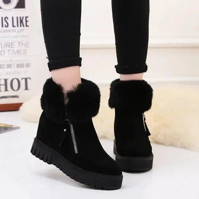 Women's short winter boots in black with integrated heel, elegant silhouette for cold weather comfort