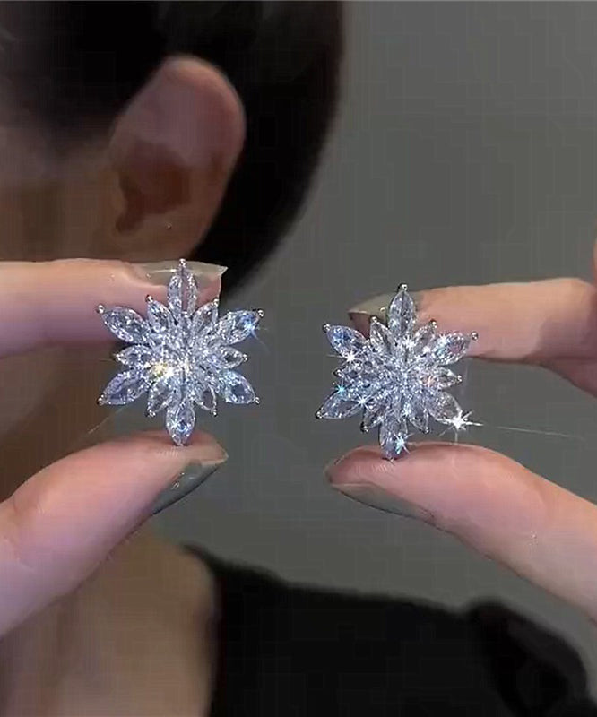 Boucles d'oreilles à tige simples en argent sterling et zircon blanc en forme de flocon de neige - Urbann-Vibe