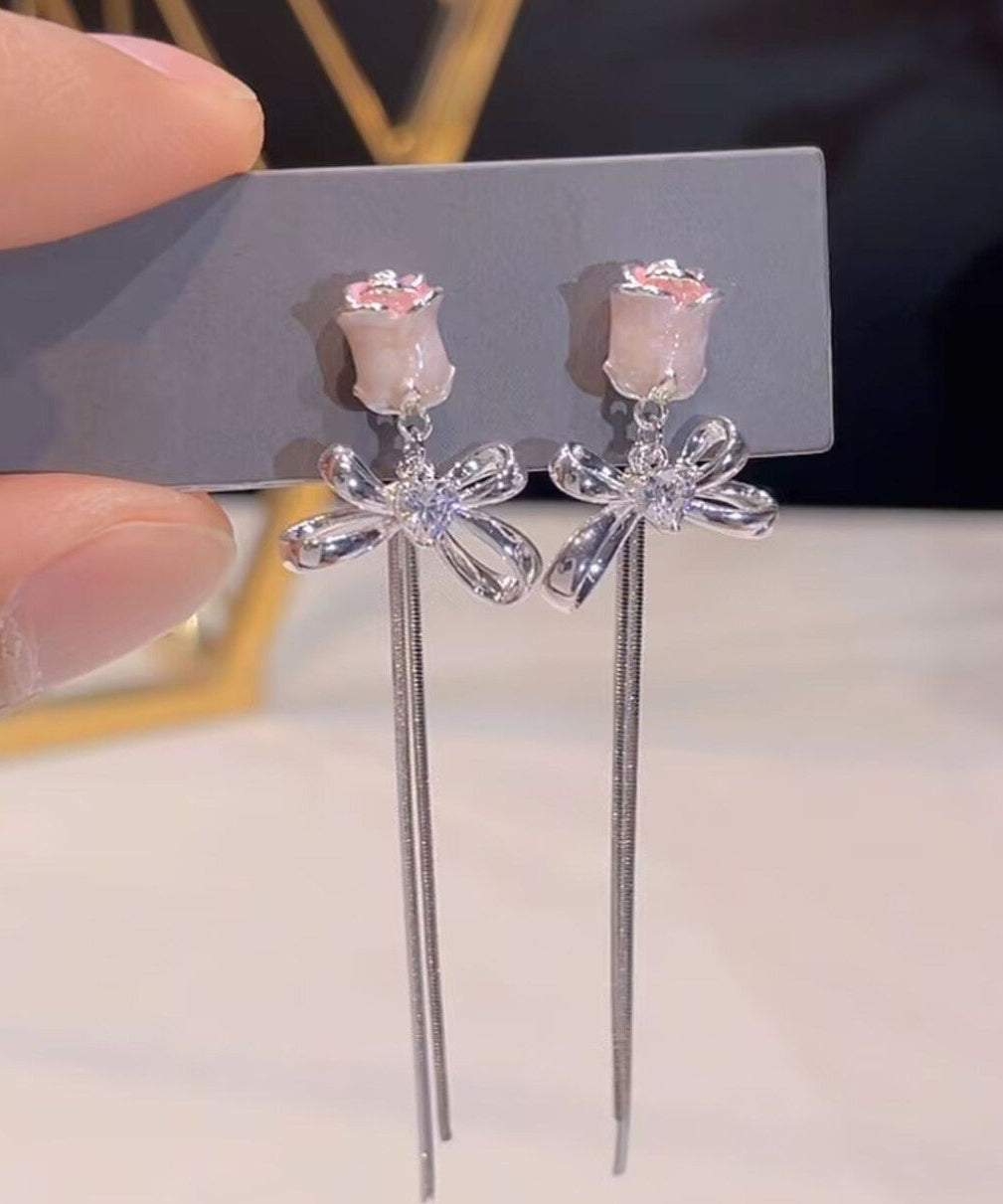 Boucles d'oreilles pendantes fines en alliage de soie avec nœud tulipe et pompon - Urbann-Vibe