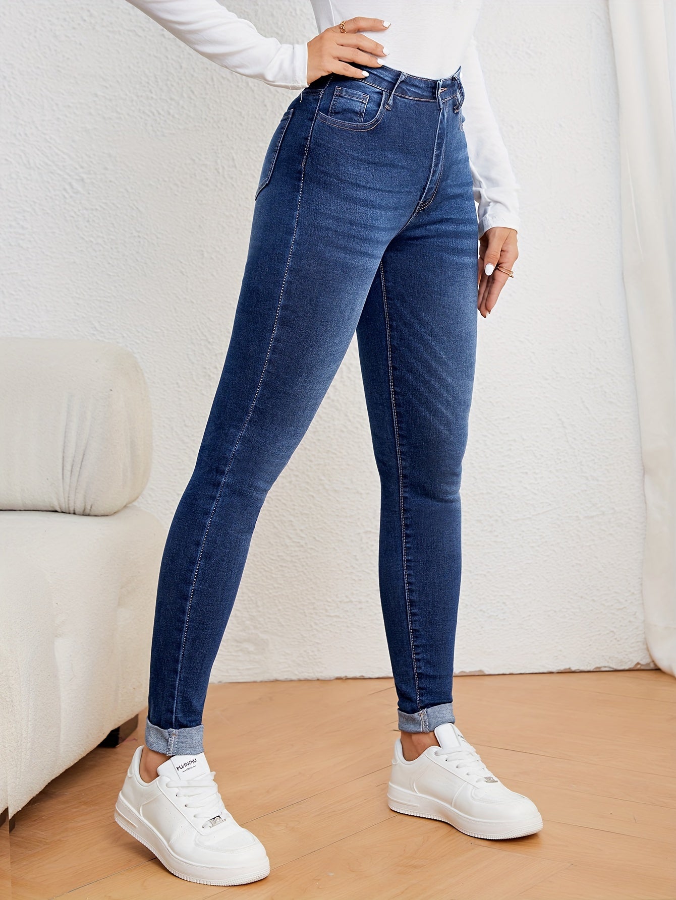 Women's high waist slim fit jeans flattering silhouette elegant close-fitting cut everyday comfort